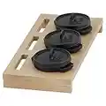 BBQ-Toro Mini Dutch Oven Set mit Holzunterlage | 3 x Ø 11 cm | Gusseisen 3er Set Serviertöpfe | bereits eingebrannt - preseasoned | Kochtopf kleiner Bräter Gusstopf