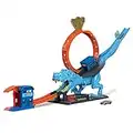 Hot Wheels - Hot Wheels City Pista con 1 macchinina, sfreccia attraverso un loop gigante per sconfiggere il mega dinosauro, pista acrobatica da corsa con T-Rex, giocattolo per bambini 4+ Anni, HNP77