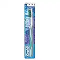 Oral-B 3D White Cool, Spazzolino Denti Manuale, Azione Sbiancante Denti, Rimuove le Macchie Superficiali, Spazzolino Setole Medie, Con Nettalingua, Colori/Modelli Assortiti, 1 pezzo