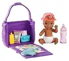 Barbie Famille Skipper baby-sitter, petite figurine bébé brun, sac à langer et accessoires, jouet pour enfant, GHV86