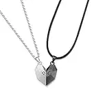 ALBERTBAND Couple Colliers Magnétiques Personnalisé Lettre Initiale Collier 2 Pcs Aimant Relation Colliers Couple Cadeaux pour Petit Ami Petite Amie Femmes avec Amour Coeur Pendentif (noir&blanc)