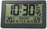 TFA Dostmann - Orologio Digitale da Parete a Controllo Radio, con Display Grande, visualizzazione della Temperatura, Data, Giorno della Settimana, in plastica, 206 x 30 x 130 mm