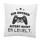 LIEBTASTISCH-Kissen mit Spruch EIN Zocker altert Nicht. Er levelt. - lustig - Geschenke für zocker - Gaming Kissen - Geburtstagsgeschenk - Geschenkideen - Deko Kissen 40x40cm Weiß