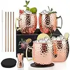 Yoassi 4 Sets 530ml Moscow Mule Tazas de Cobre Moscú Copas de Cobre Martillado Hecho a Mano, con 4 Posavasos, 4 Pajitas, 1 Cepillo de Limpieza, 1 Taza Medidora, 1 Caja Elegante de Regalo