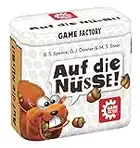 Game Factory 646273 Auf die Nüsse, das knackige Würfelspiel, Mini-Spiel in handlicher Metalldose, Reisespiel, für Erwachsene und Kinder ab 8 Jahren