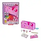 HELLO KITTY Sanrio Hello Kitty coffret Trousse et Accessoires Carnaval des Bonbons avec 2 figurines, gomme, règle, crayon et stickers, jouet pour enfant, GVC41